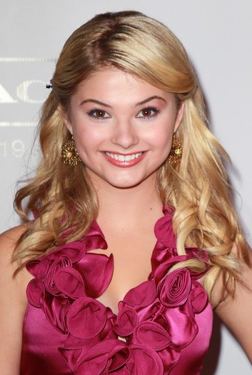 Stefanie_Scott_1337111572 - STEFANIE SCOTT