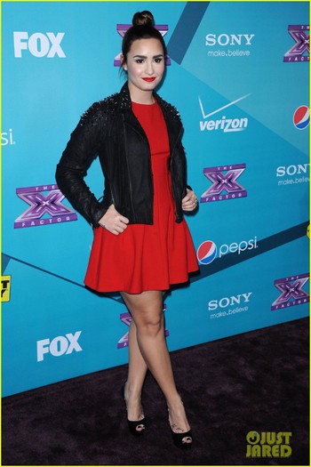 britney-spears-demi-lovato-x-factor-finalists-party-10