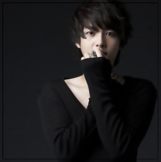 ;- |se intoarce|.. Yaa..KwangMin..ce cauti aici ?:|