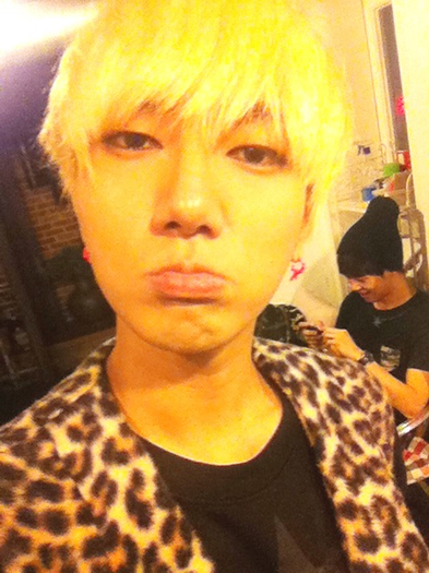  - yesung poze Twiter