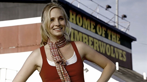 Bunaa.. e careva? :|