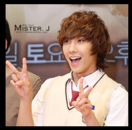 - Hellow !! Eu sunt Joon :D