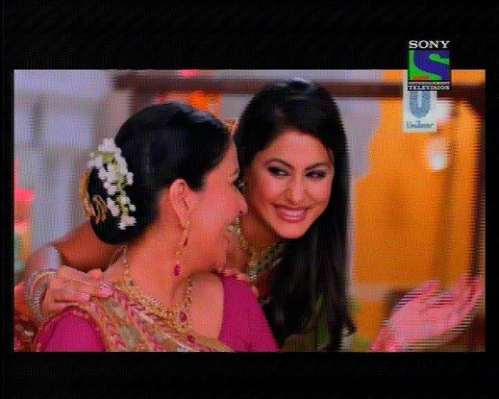 309555_230417567019651_620456786_n - Hina Khan new 2