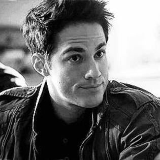 ;» ehh nup>;_]^o ia pe sus shy`o duce afara langa un copak^