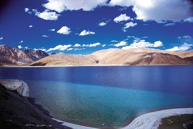 Lacul Pangong Tso – Munţii Himalayaimage014 - LOCURI CARE ITI TAIE RESPIRATIA