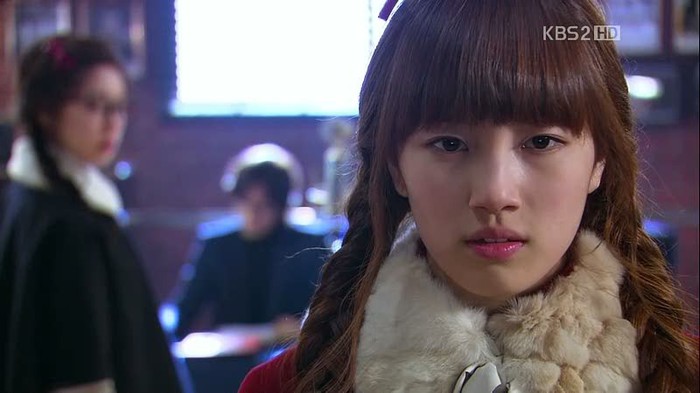 Offf.....de ce,nu ma lasat sa ii vorbesc.