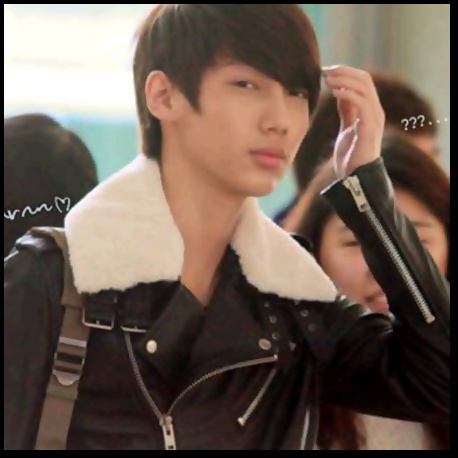 ☺ .. Auzi .. Dar .. Thu ai vorbit ieri cu YoungMin?