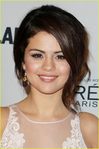 189769_334116906685648_1437949269_n - Selena Gomez Glamour Women of the Year Awards NewYork