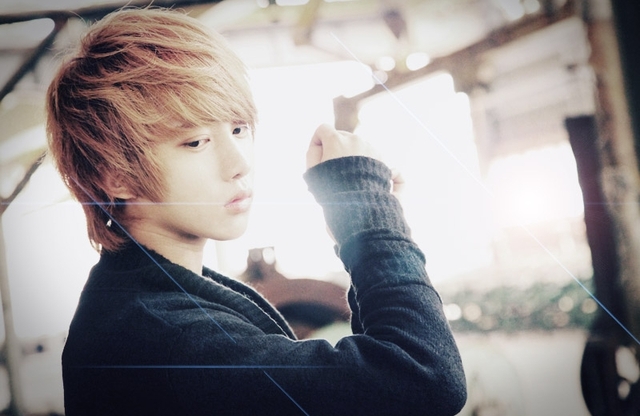 Iti voi da dupa ce imi iau,lucru meu din geanta ei. [lua ce treb de luat si dadu geanta inapoi]:Poft; im.
