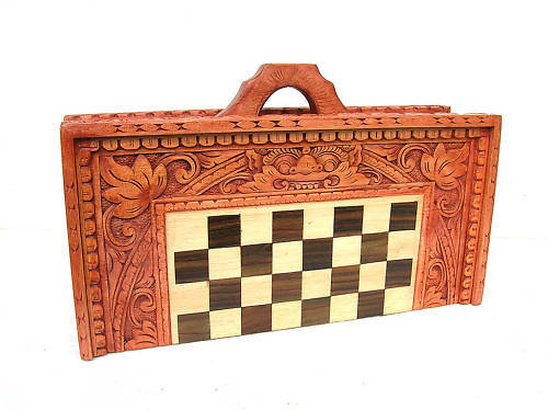 Sah indonezian sculptat in lemn exotic = 425 de lei