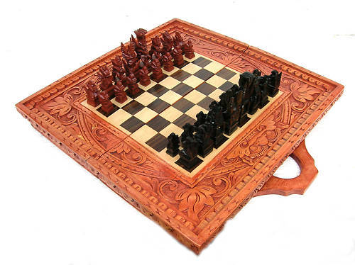 Sah indonezian sculptat in lemn exotic = 425 de lei