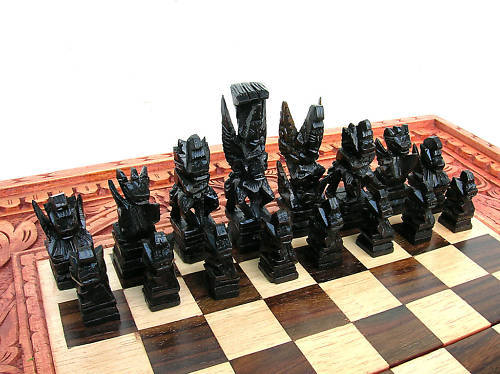 Sah indonezian sculptat in lemn exotic = 425 de lei