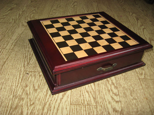 Sah clasic casetat_Luxus design = 375 de lei; Vedere _ Masa fara piese
