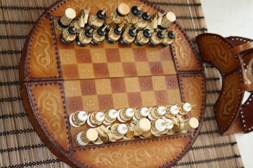 Raritate !!! Sah rusesc din piele de cal _ Cadou perfect pentru o femeie pasionata de sah !