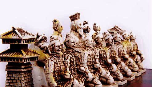 Sah Feng-Shui casetat_detaliile pieselor sunt incredibile . Costa 275 de lei !; Sahul se livreaza intr-o mica servieta patrata din piele ...
