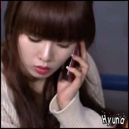 ^.^ [vb la tel] Alo ... mmmhhmm ... Ok. [pleaca]