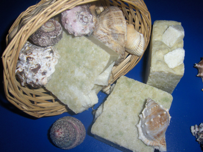 Sare de mare, lapte de cocos, spirulina, lavandin