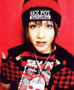 308556_266309743402276_969573999_n