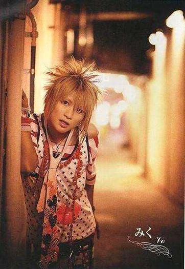 320680_266307726735811_1809818313_n