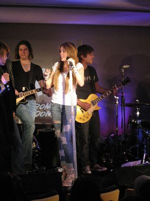 normal_37 - Live at Apple Store in London 2009