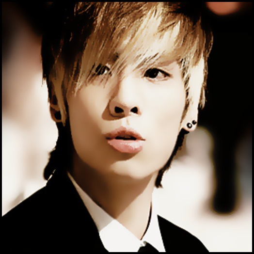 - {intra in casa} hell..yaa,tu ce cauti aici? :-w :))