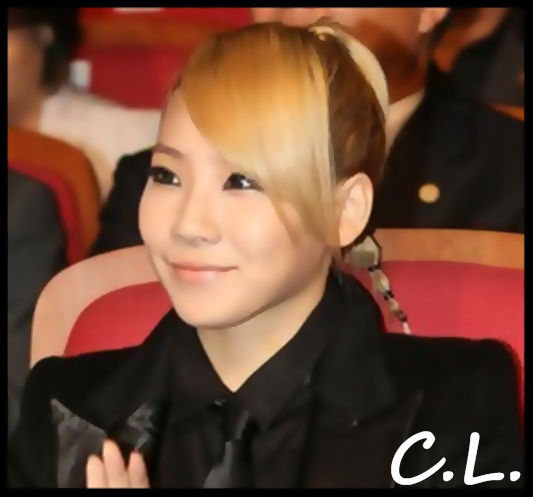 x. si eu ma bucur sa te vad..:))*hug|se pune inapoi pe fotoliu*