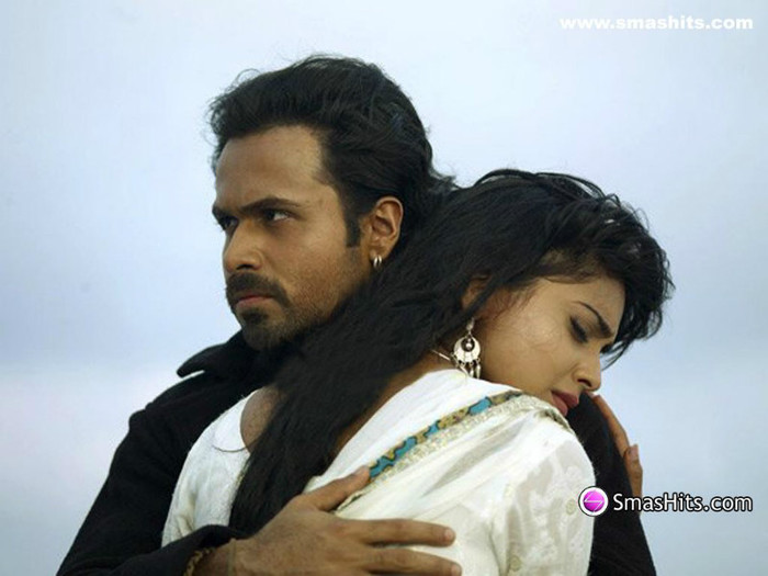 Emraan with Shreya Saran in Awarapan