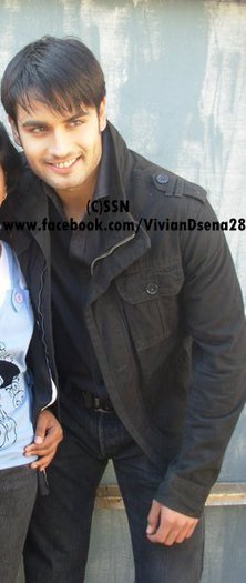 183696_113362388739214_107857352623051_104946_5488948_n - My prince Vivian