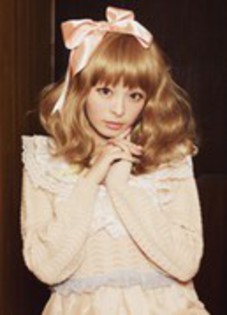 kyari pamyu pamyu-Lora - Love Born Of Friendship