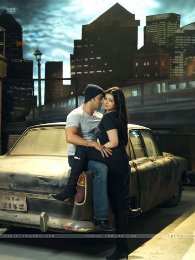 36991-romantic-scene-of-salman-and-ayesha