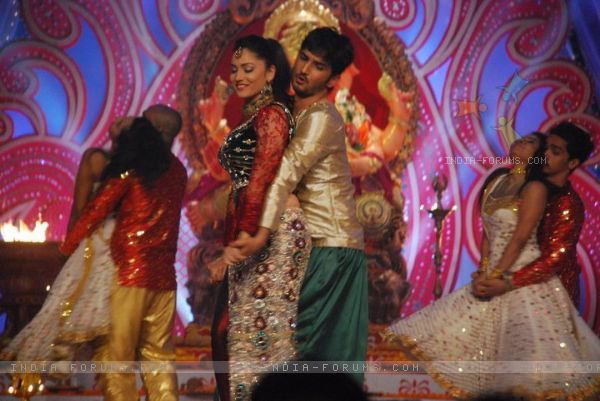 198240-ankita-lokhande-sushant-singh-rajput-performing-for-ganesh-chat - Sushant Singh Rajput