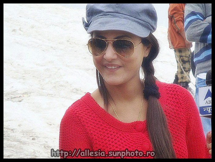  - Hina Khan Personal Pics 2012