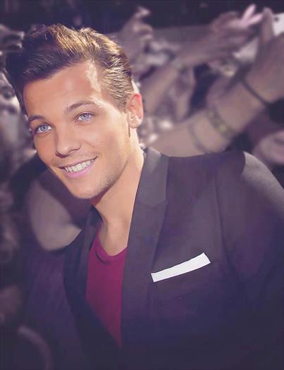 488338_381611405243354_1938617112_n - louis tomlinson