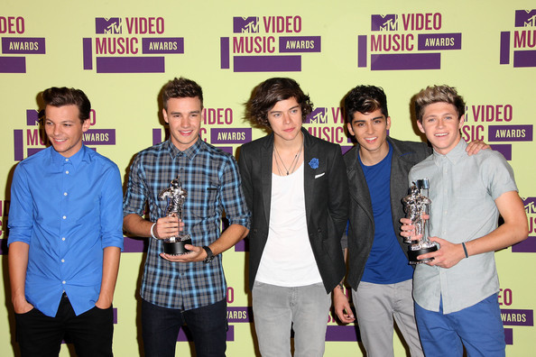 One-Direction-pe-covorul-rosu-la-premiile-MTV-Video-Music-Awards-2012
