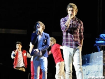 74074764_RBTISLR3 - one direction poze concerte