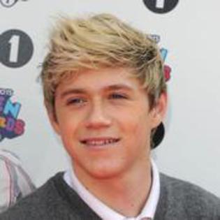 81651189_YXZAWLA - niall horan