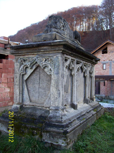 101_2348 - SIGHISOARA despre MONUMENTUL denumit   LA   LEU