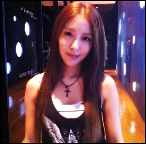 E na? :)) Ehh...de Bora si Hyun era de asteptat...:-s Ma intreb daca i`a trecut faza cu Bora :-?