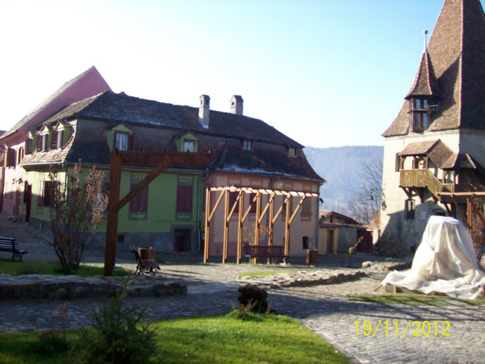 101_2404...PIATA ..."LA  SPANZURATORI ",DAR NU DE PE VREMEA LUI DRACULA ...