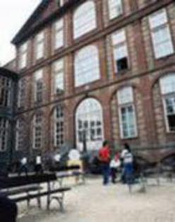 mai erau 2 minute cand Erika spuse