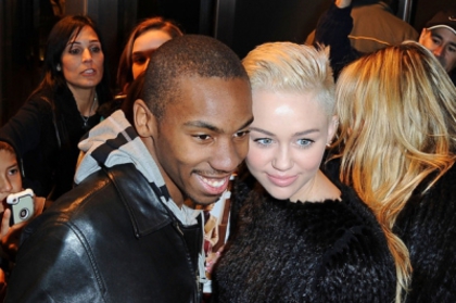 normal_Miley2BCyrus2BMiley2BCyrus2BGreets2BFans2BNYC2BT1zsummL03-l - Out and about in New York city 2012