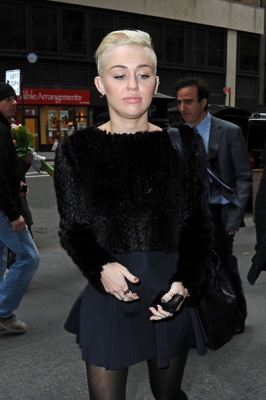 normal_Miley2BCyrus2BMiley2BCyrus2BOut2BNYC2BsIZlQU5mb32l - Out and about in New York city 2012