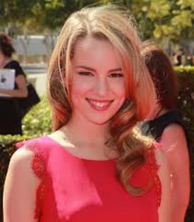 Daca vrei sa castige Bridgit scrie comm cu "MENDLER TEAM" - VOT 2