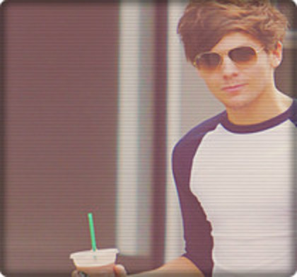 81272847_DAMNXXF - louis tomlinson