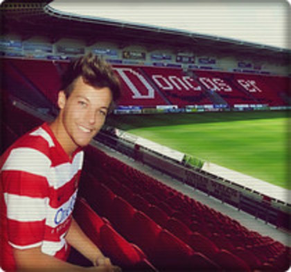 81617863_UQDJFTU3 - louis tomlinson