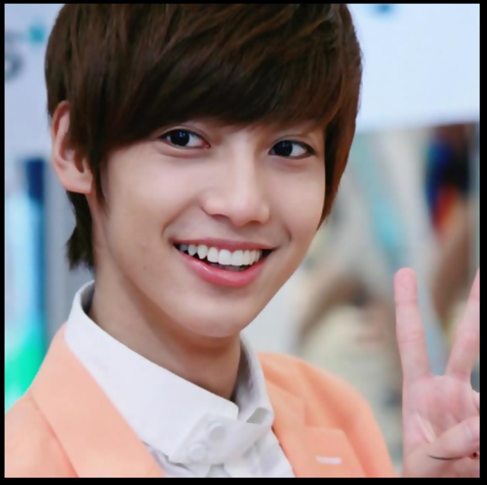 ☺ Euu .. Euu !! cred :))) Adica eu cred pana si in extrateresti da .. nah :)))