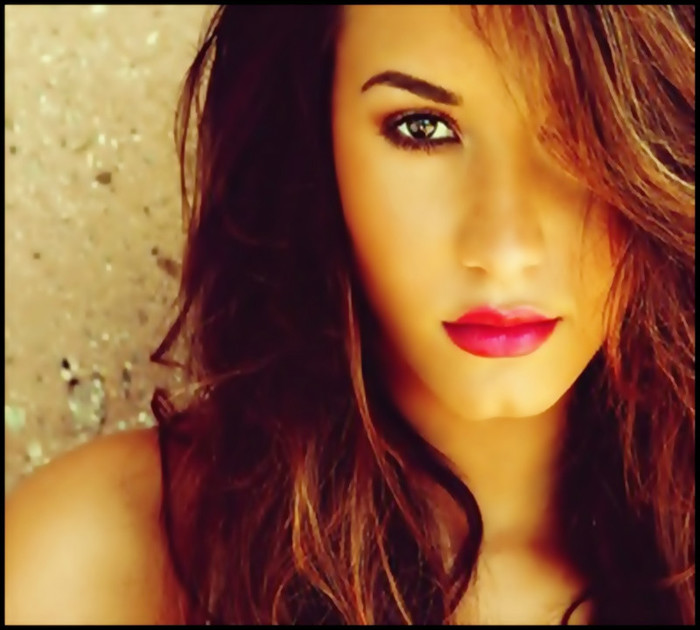  - l-Demi Lovato
