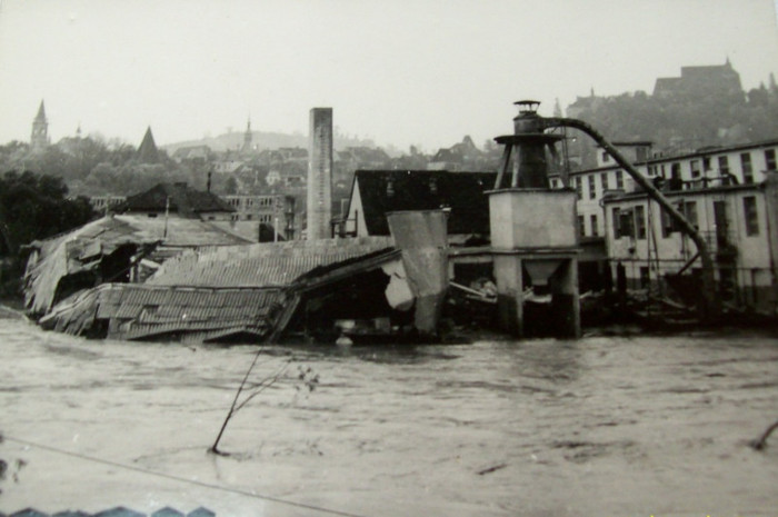 SIGHISOARA LA INUNDATIILE DIN 1970,PODUL DE LEMN DUS DE APA,RAULUI TARNAVA MARE . - DIVERSE IMAGINI DE PRETUTINDENI