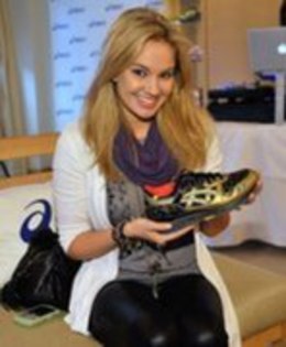 Tiffany Thornton - vedetele mele preferate