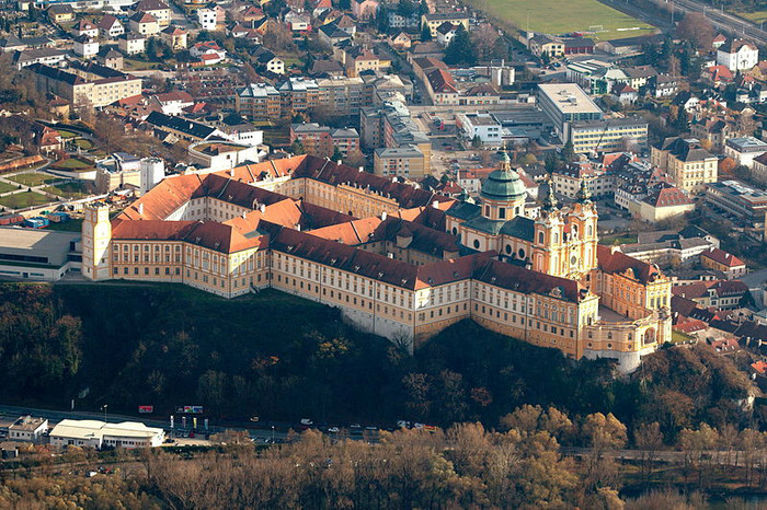 800px-Melk_Abbey_aerial_view_001